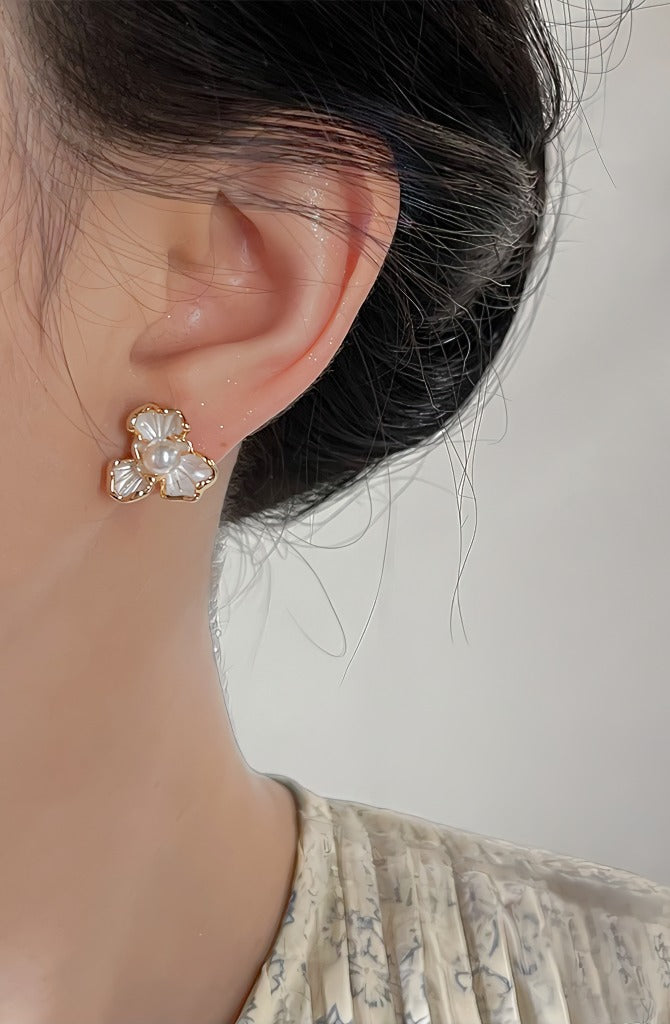 14K Forgyldt 925 Sølv Nål Ørestikker med Glasperle og Emalje – Blomstret Design