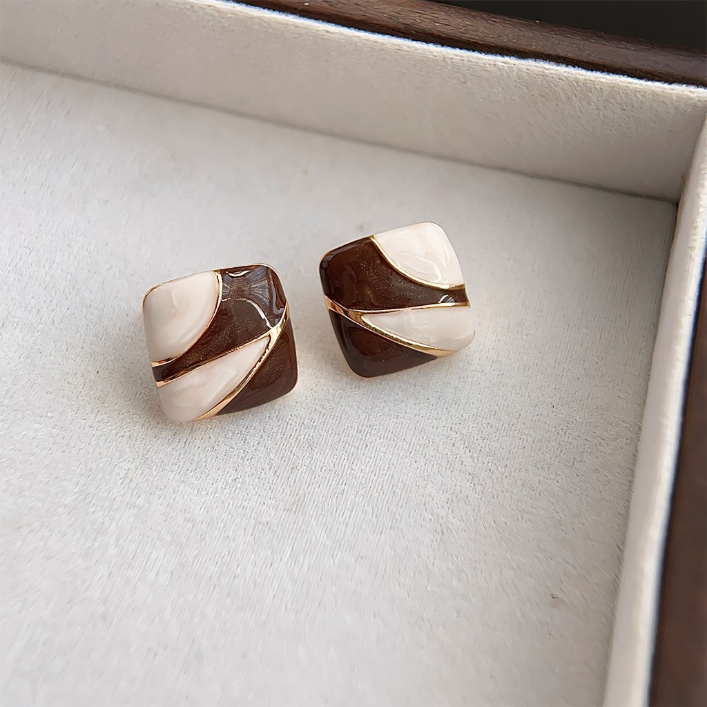 14K Forgyldt 925 Sterling Sølv Sølvnål 925 Sølv Nål Håndmalet Emalje Øreringe i Brun & Elfenben – Elegant Retro Design