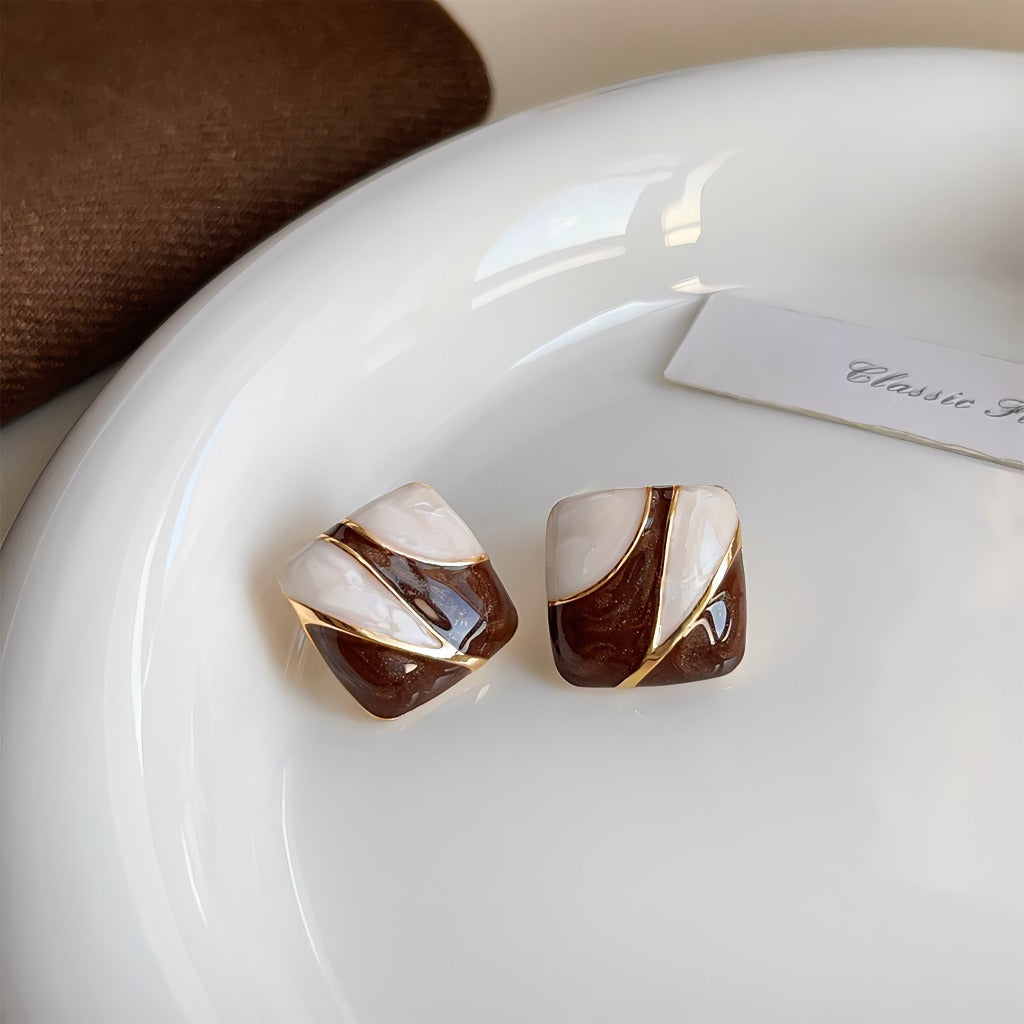 14K Forgyldt 925 Sterling Sølv Sølvnål 925 Sølv Nål Håndmalet Emalje Øreringe i Brun & Elfenben – Elegant Retro Design