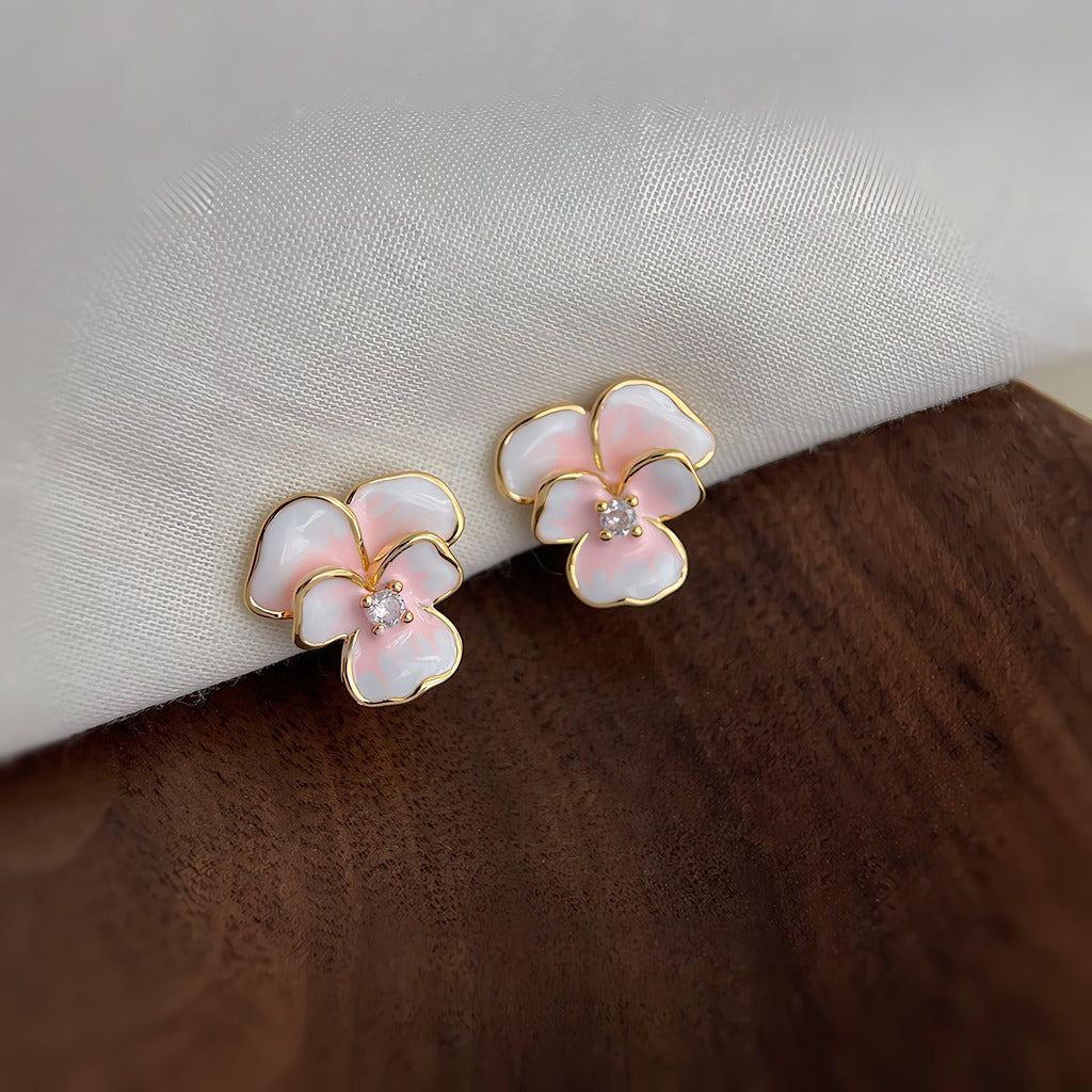 14K Forgyldte 925 Sterling Sølv Nåle Iris Blomster Øreringe med Gradueret Emalje – Elegant og Unikt Design