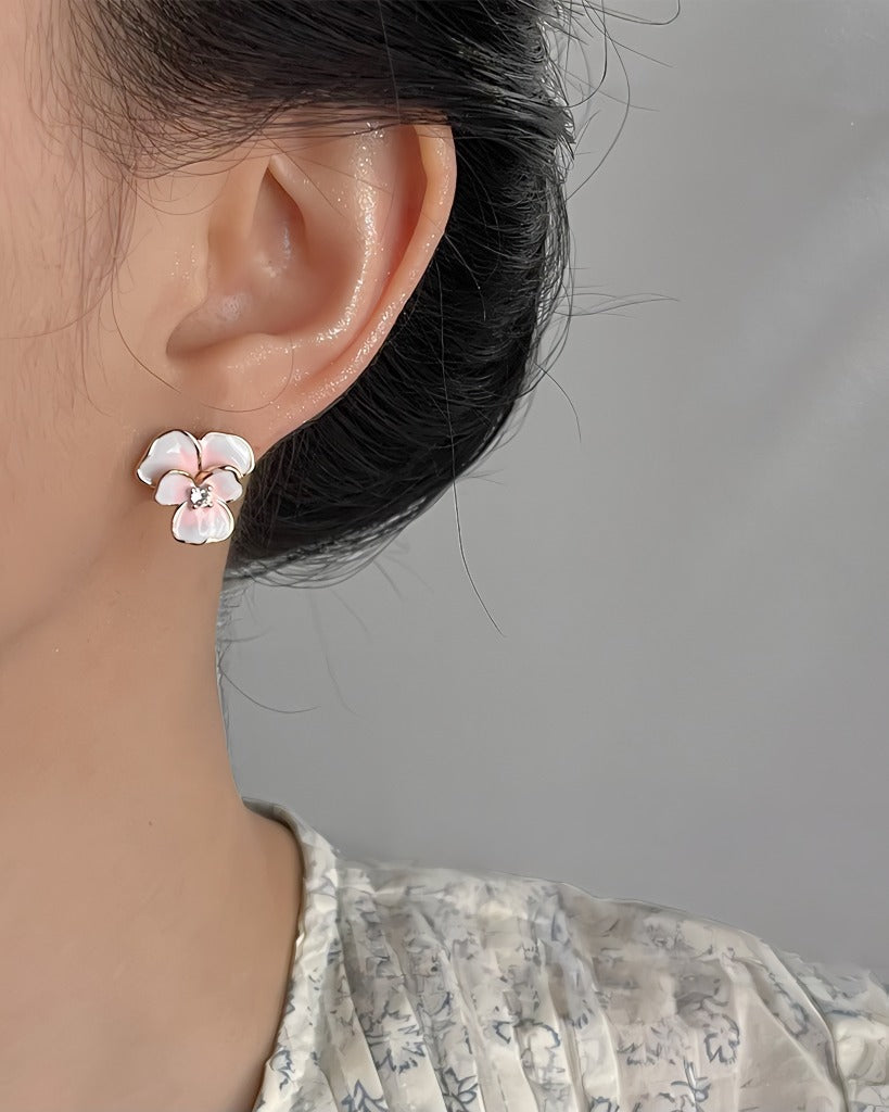 14K Forgyldte 925 Sterling Sølv Nåle Iris Blomster Øreringe med Gradueret Emalje – Elegant og Unikt Design