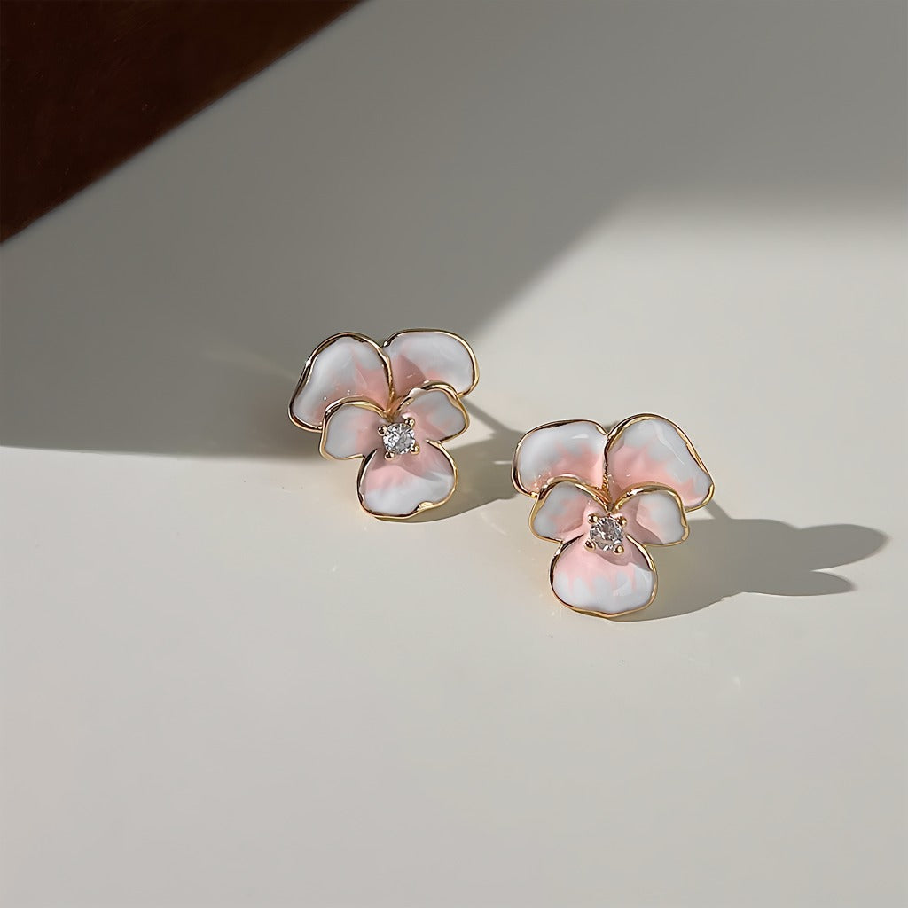 14K Forgyldte 925 Sterling Sølv Nåle Iris Blomster Øreringe med Gradueret Emalje – Elegant og Unikt Design