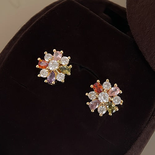 14K Forgyldte 925 sterling sølv nåle Blomsterformede Øreringe med Farvede Zirkoner – Elegant og Unik Design