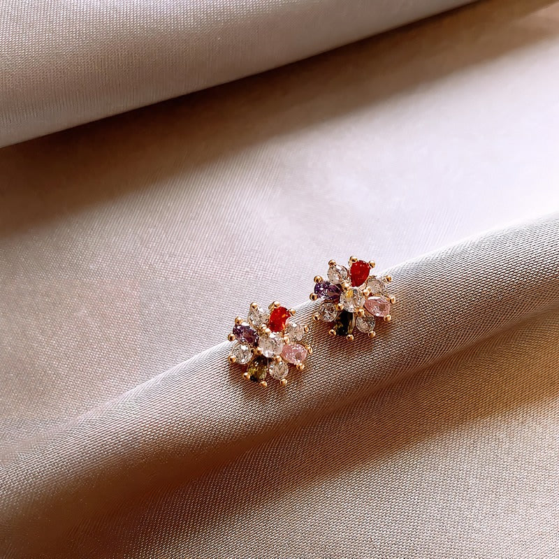 14K Forgyldte 925 sterling sølv nåle Blomsterformede Øreringe med Farvede Zirkoner – Elegant og Unik Design