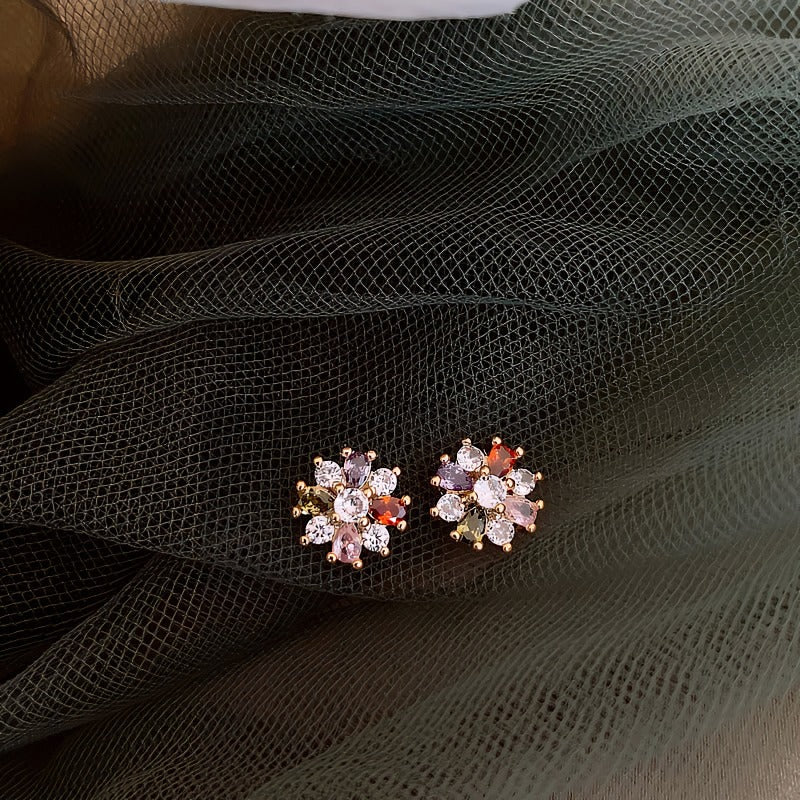 14K Forgyldte 925 sterling sølv nåle Blomsterformede Øreringe med Farvede Zirkoner – Elegant og Unik Design