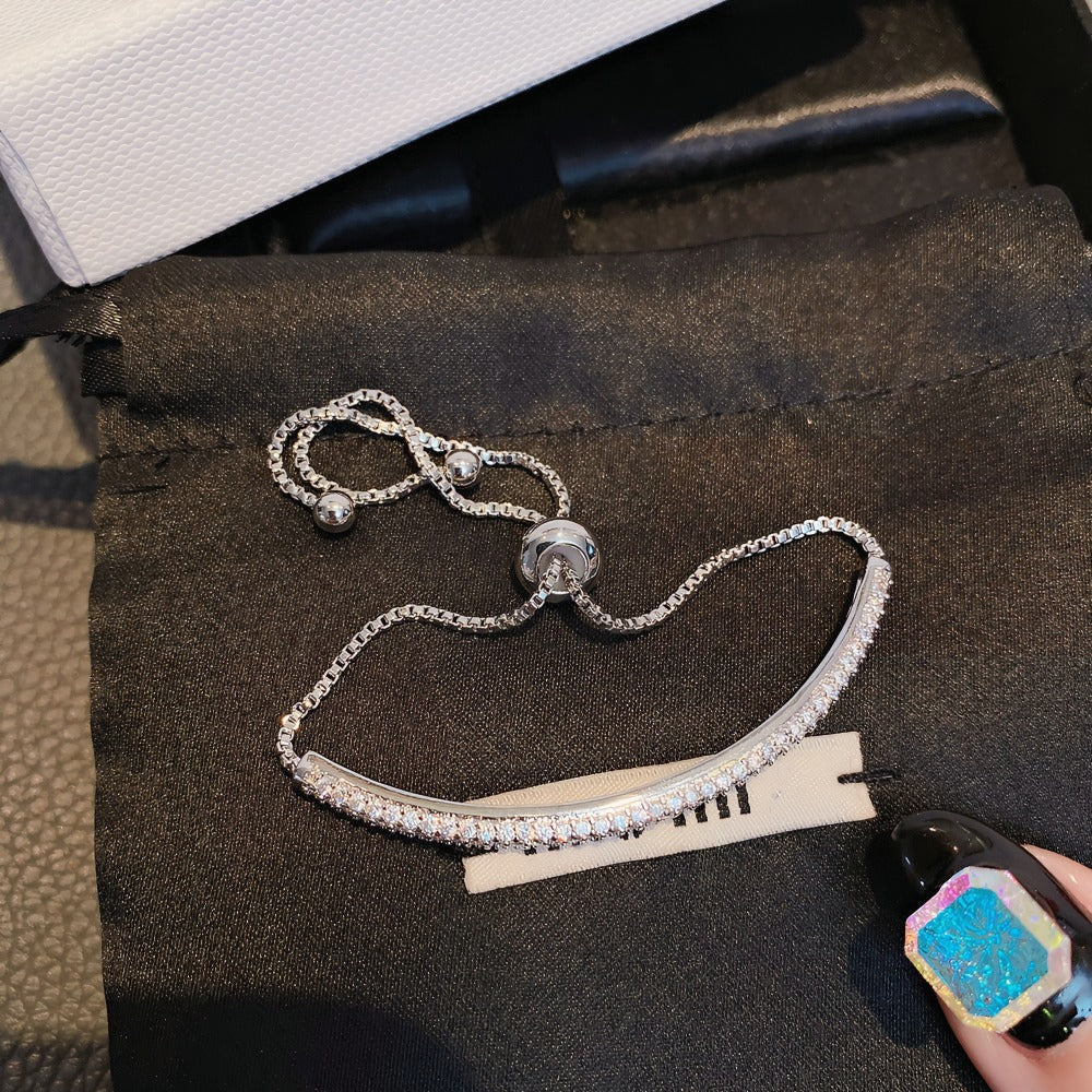 14K Hvidguldsbelagt Justerbar Armbånd med Zirkonia – Elegant og Luksuriøst Design