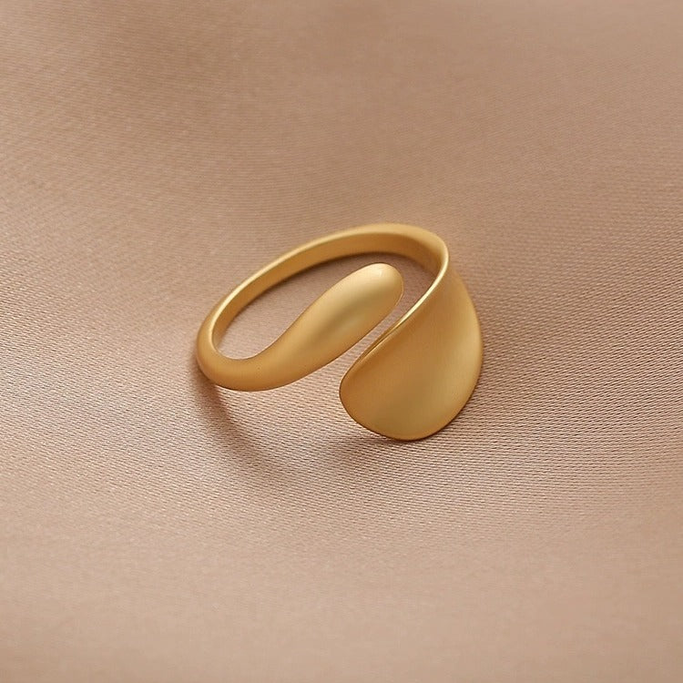 14K Mat Forgyldt Åben Ring med Moderne Design – Justerbar og Elegant