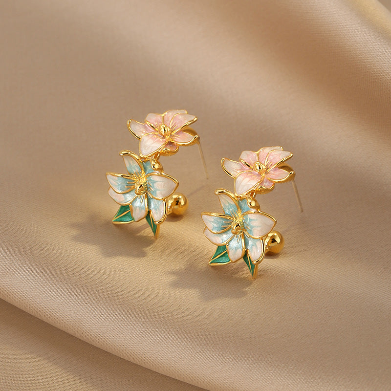 18K Forgyldte Blomsterøreringe med Emalje – Elegant og Unikt Design