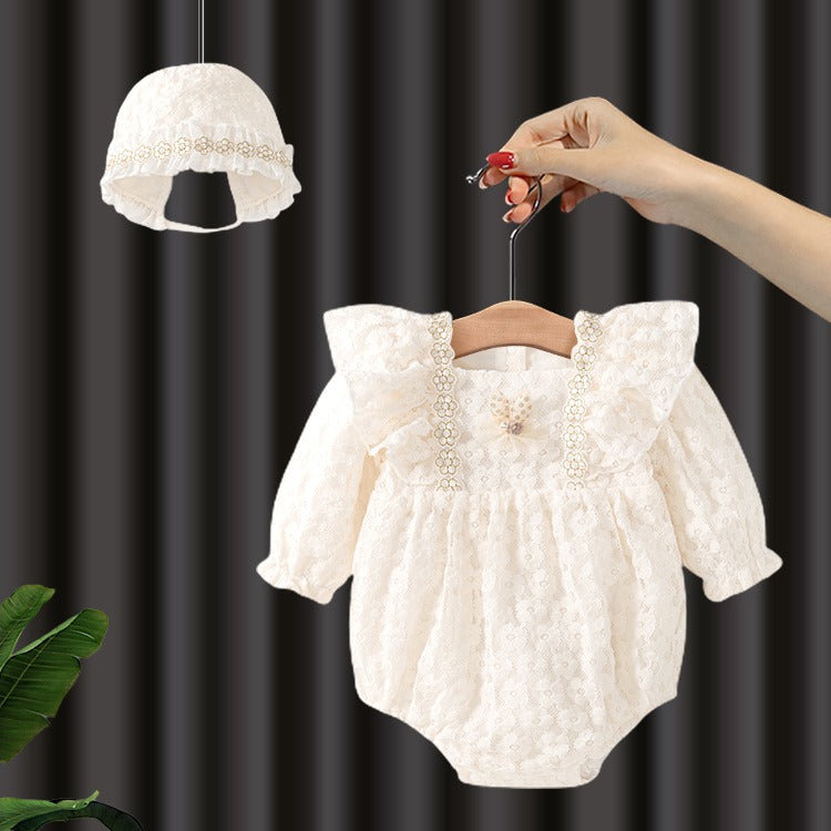 Smuk baby body med blonder og hatte(0-18 mdr.)