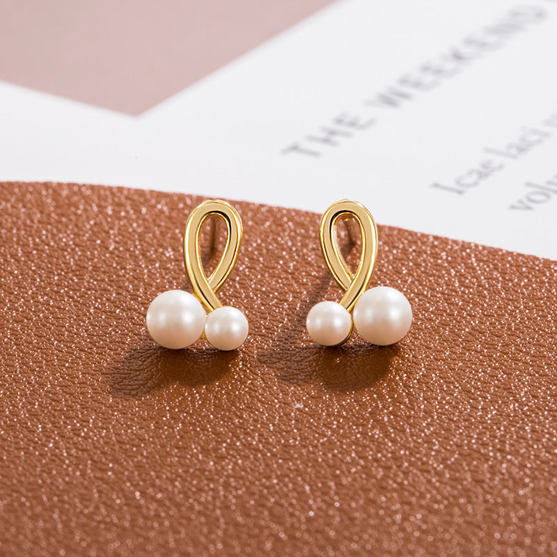 925S Sølvnåle Elegant 14K Forgyldt Perle Ørestikker - Klassisk Design med Tidløst Udtryk