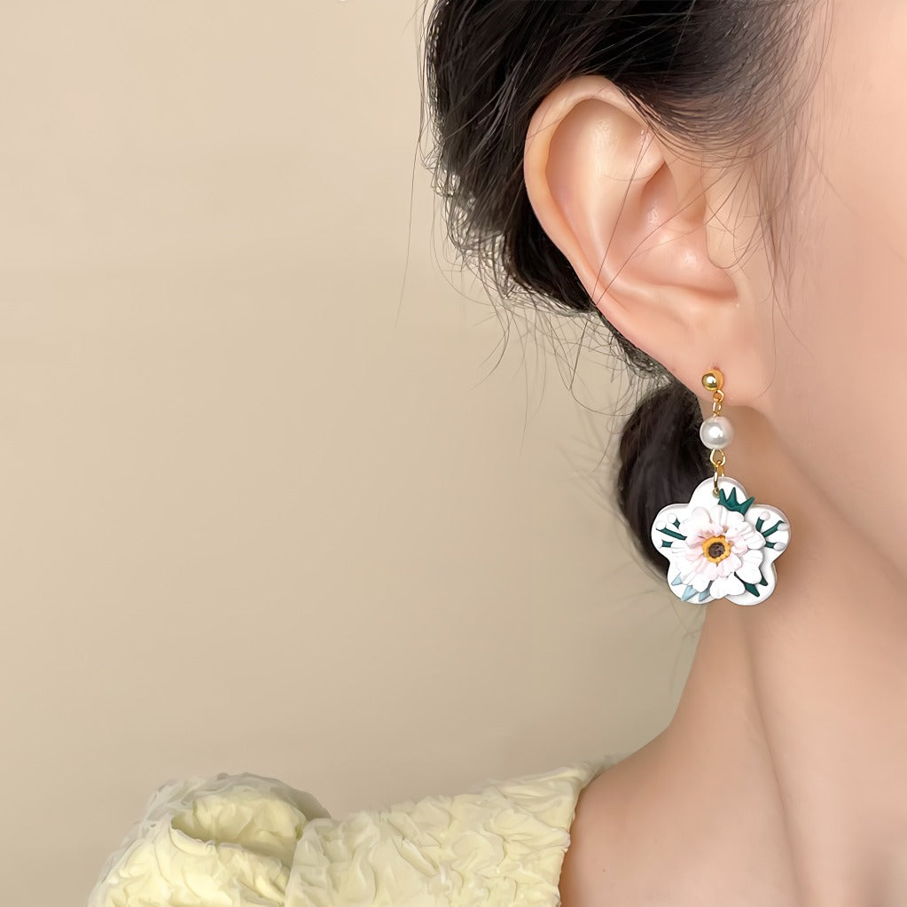 925 Sterling Silver Nål 14K forgyldt Elegant Handcrafted Floral Earrings with Freshwater Pearls