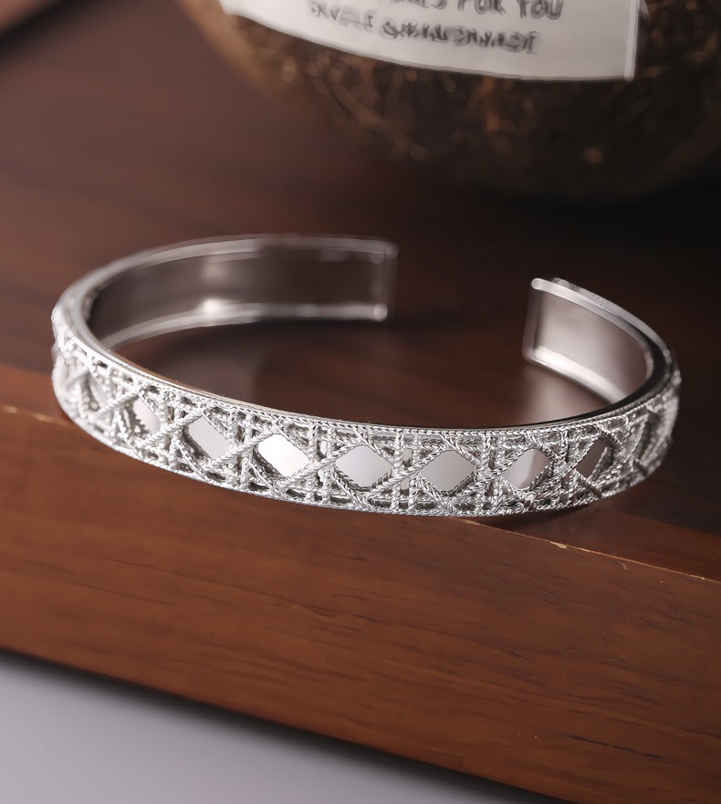 925 Sterling Sølv Åben Armbånd med Udskåret Mønster – Justerbart og Elegant Design