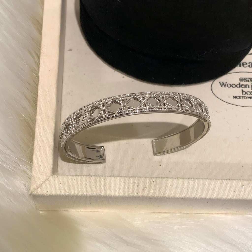 925 Sterling Sølv Åben Armbånd med Udskåret Mønster – Justerbart og Elegant Design
