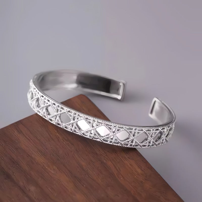 925 Sterling Sølv Åben Armbånd med Udskåret Mønster – Justerbart og Elegant Design