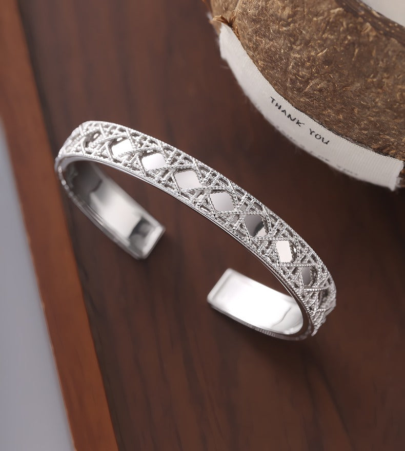 925 Sterling Sølv Åben Armbånd med Udskåret Mønster – Justerbart og Elegant Design