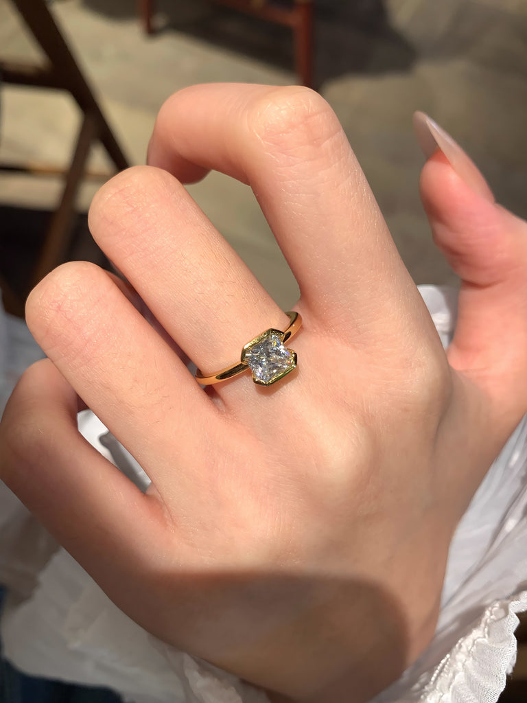 925 Sterling Sølv Åben Ring med 14K Forgyldning og Firkantet Zirkonia