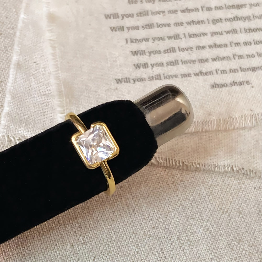 925 Sterling Sølv Åben Ring med 14K Forgyldning og Firkantet Zirkonia