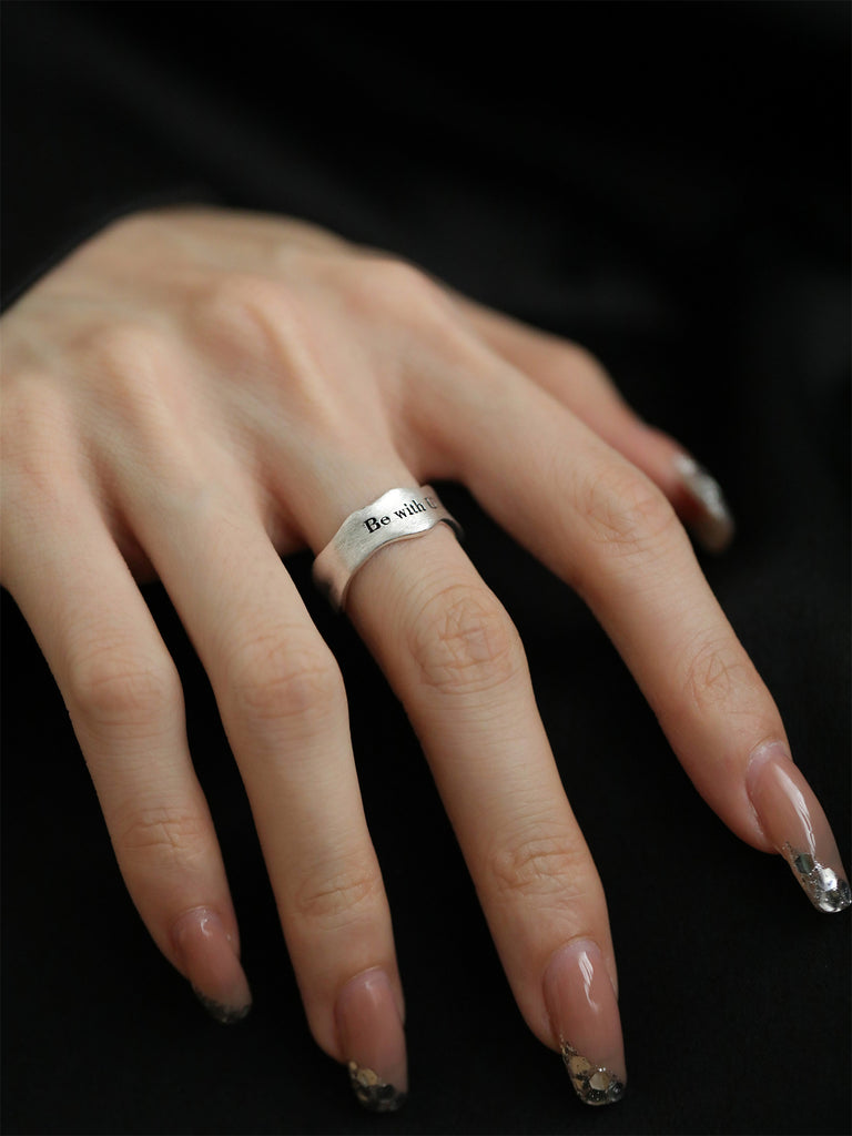 925 Sterling Sølv Bølget Justerbar Ring med Gravering – Be with U