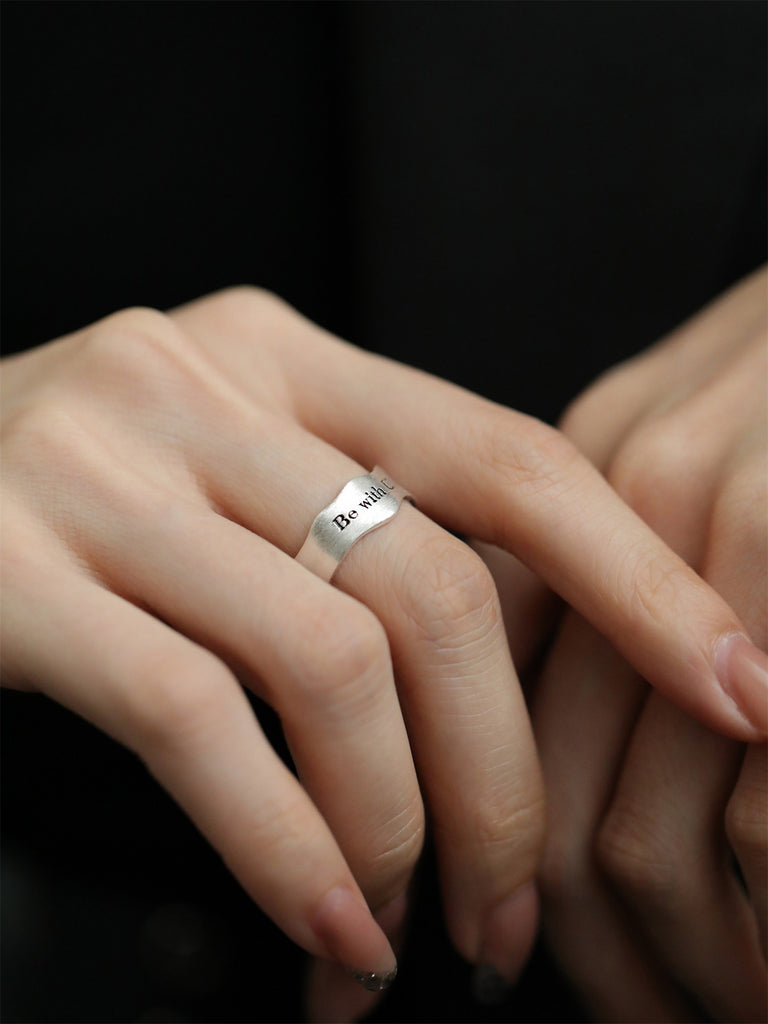 925 Sterling Sølv Bølget Justerbar Ring med Gravering – Be with U