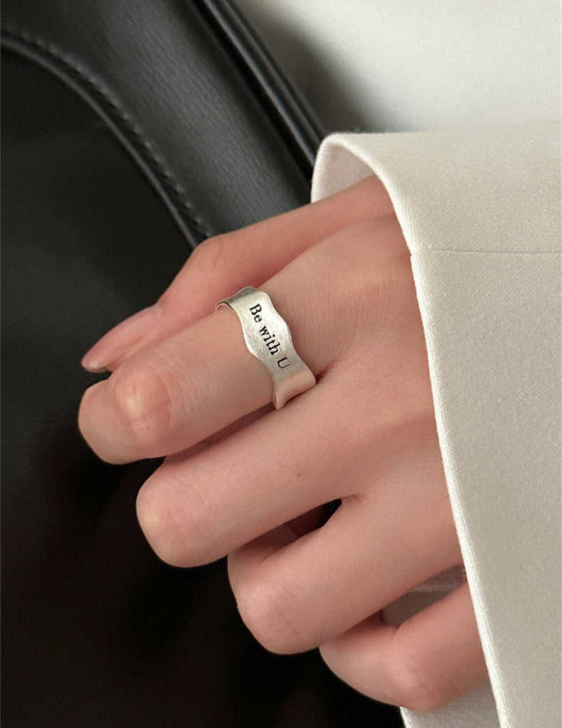 925 Sterling Sølv Bølget Justerbar Ring med Gravering – Be with U