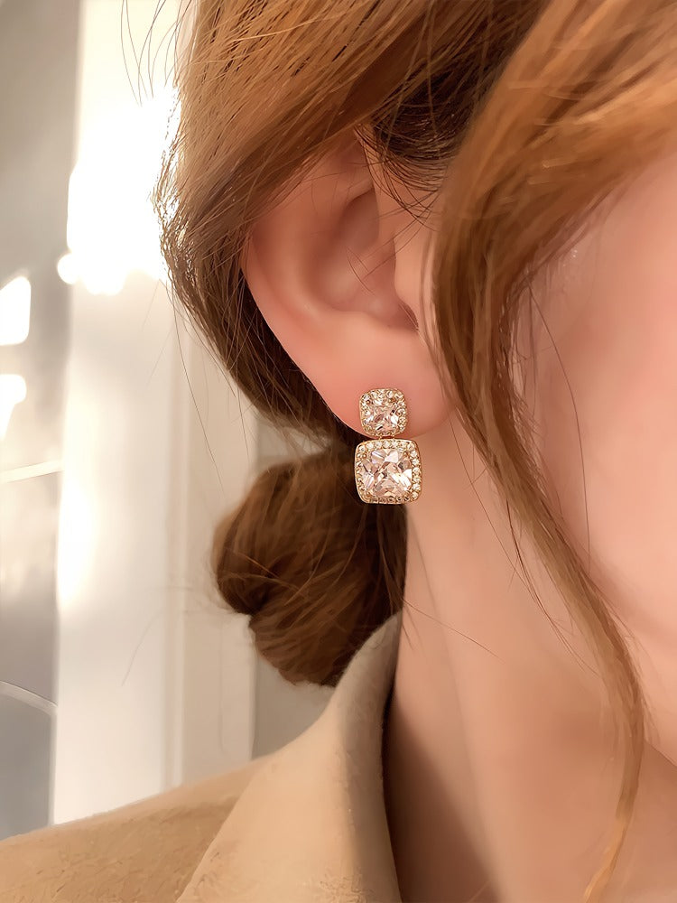 925 Sterling Sølv Nåle 14K Forgyldte Firkantede Geometriske Ørestikker med Mikropavé Zirkonia – Eksklusivt & Elegant Design
