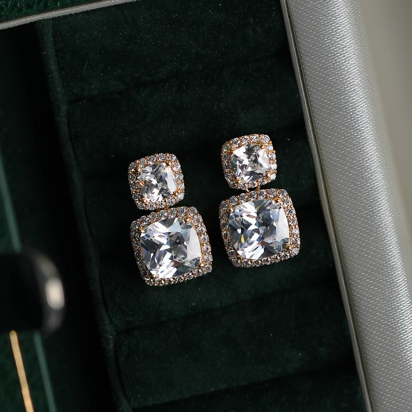 925 Sterling Sølv Nåle 14K Forgyldte Firkantede Geometriske Ørestikker med Mikropavé Zirkonia – Eksklusivt & Elegant Design