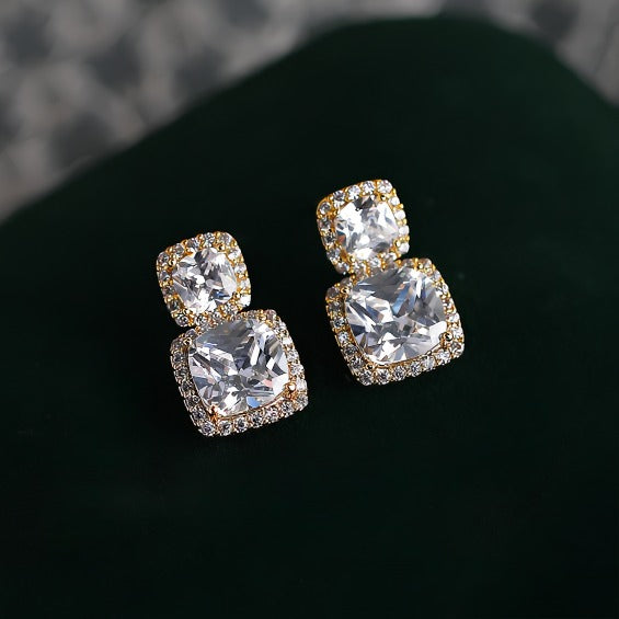 925 Sterling Sølv Nåle 14K Forgyldte Firkantede Geometriske Ørestikker med Mikropavé Zirkonia – Eksklusivt & Elegant Design