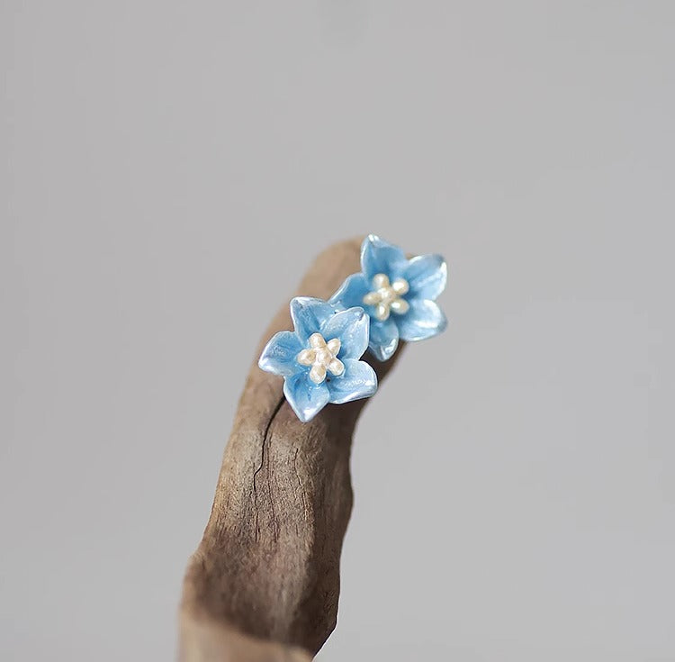 925 Sterling Sølv Nåle Blå Blomster Øreringe – Håndlavet Resin & Elegant Design