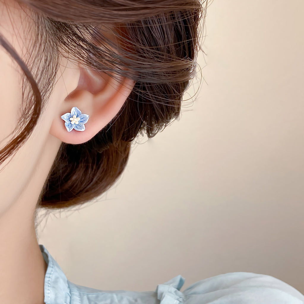 925 Sterling Sølv Nåle Blå Blomster Øreringe – Håndlavet Resin & Elegant Design