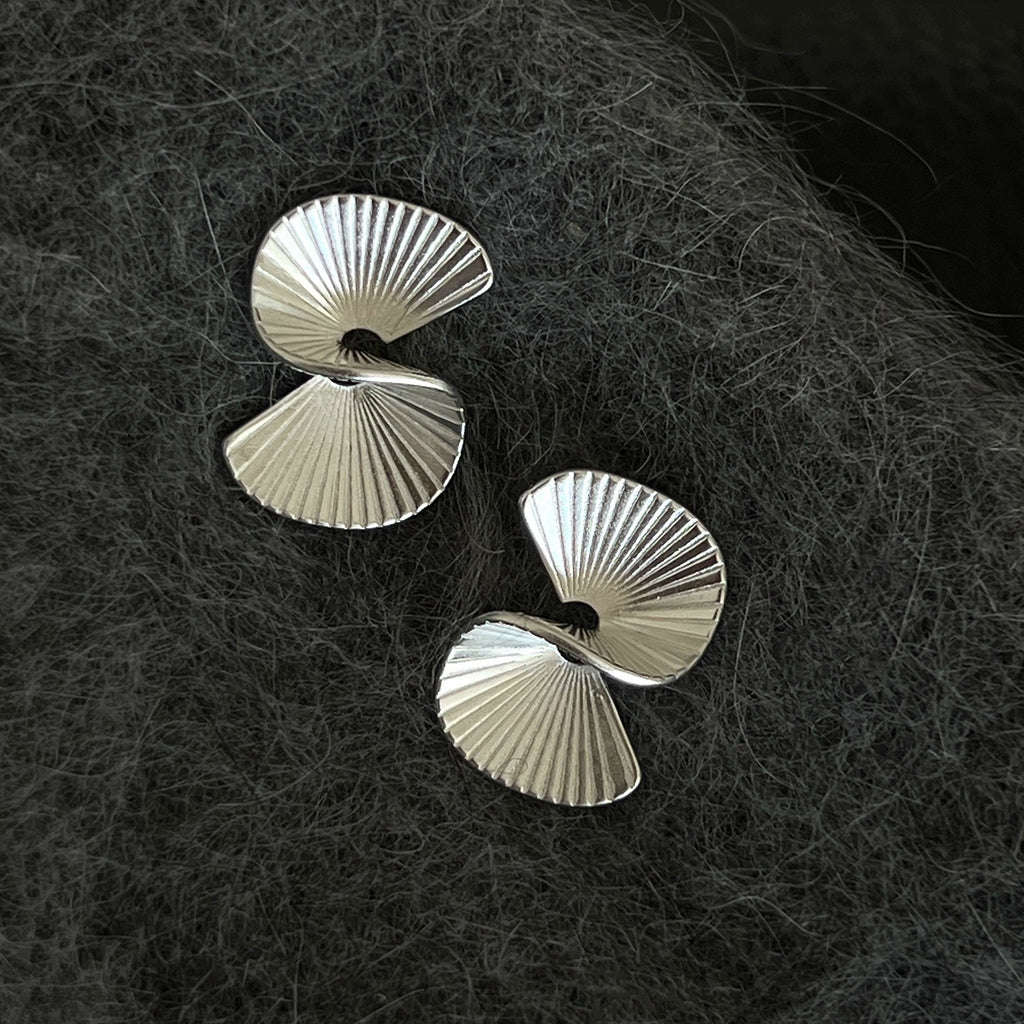 925 Sterling Sølv Spiralformede Statement Ørestikker – Minimalistisk og Moderne Design