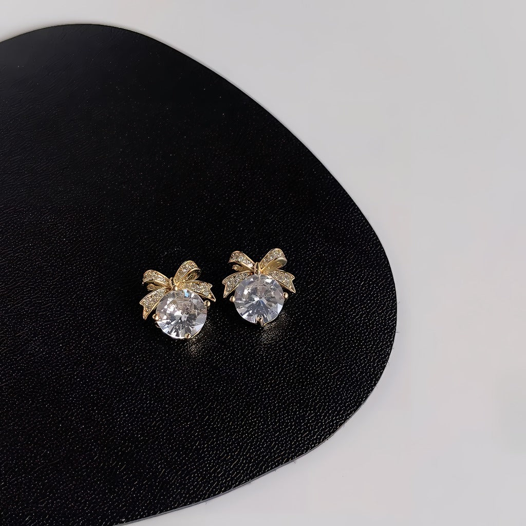 Forgyldt 14K 925 Sterling Sølv Nål Sløjfe Øreringe med Store Zirkonia – Elegant og Glitrende Design