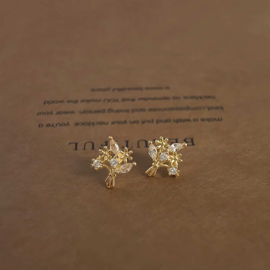 14K Forgyldte Blomsterbuket Øreringe med Zirkonia – Elegant og Fin Detalje