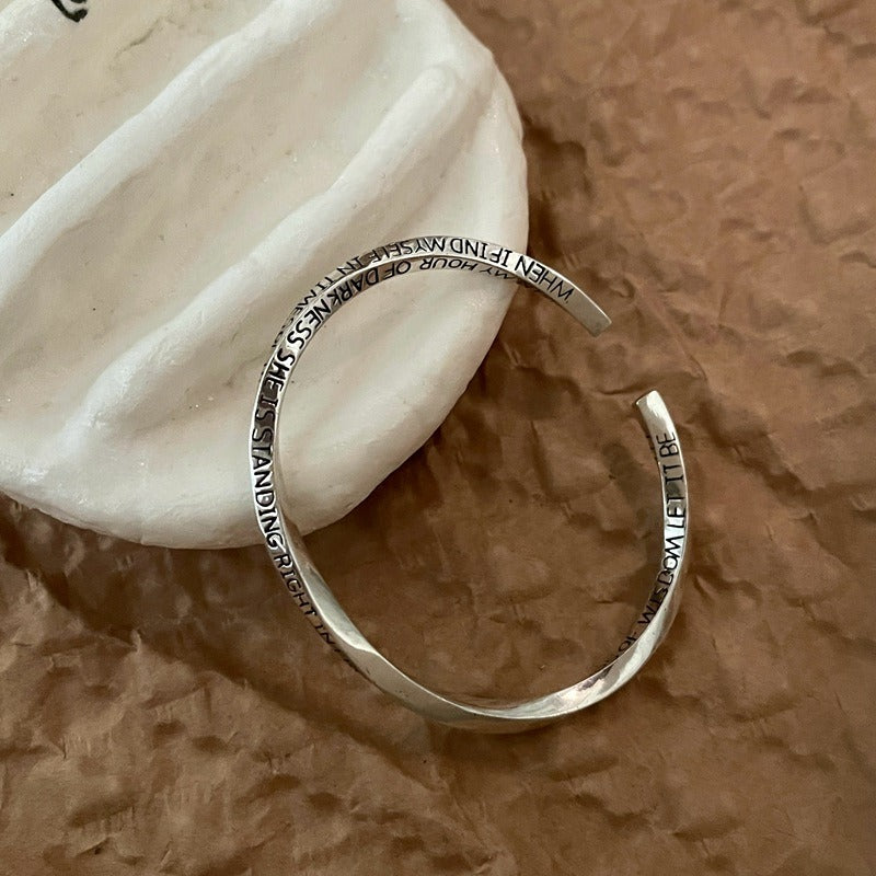 Justerbart minimalistisk 925S sølv armbånd med teksten 'Let It Be'