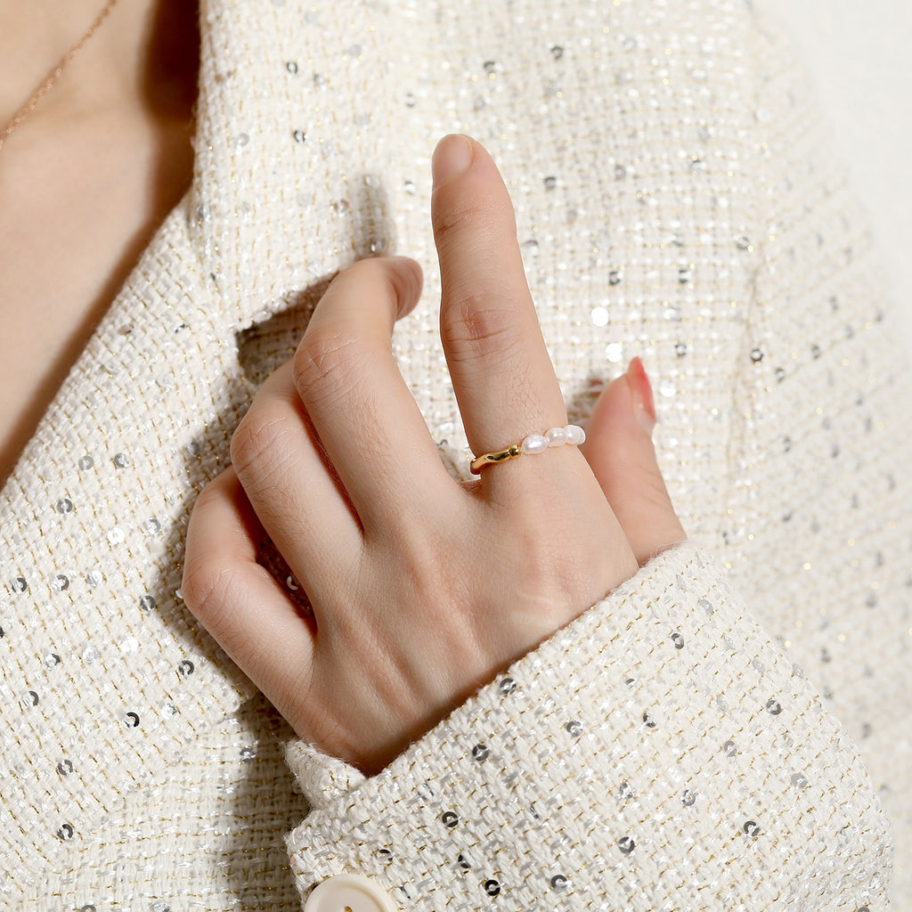 Ring med Ferskvandsperler og 16K Forgyldning – Elegant og Organisk Design