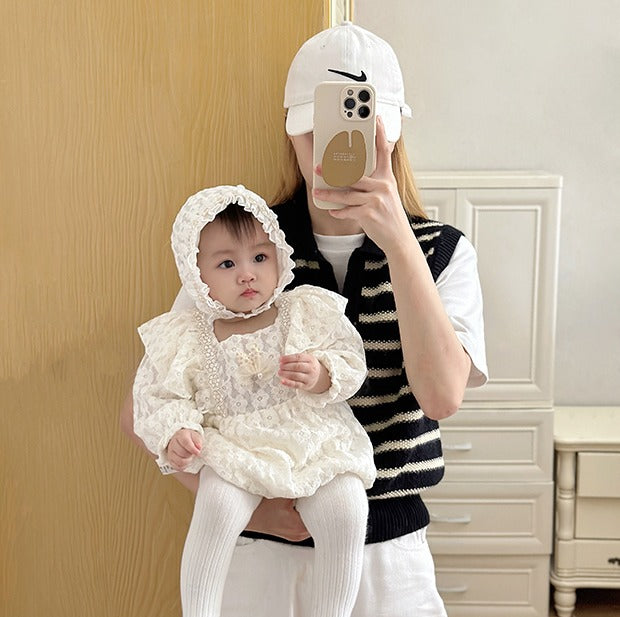 Smuk baby body med blonder og hatte(0-18 mdr.)