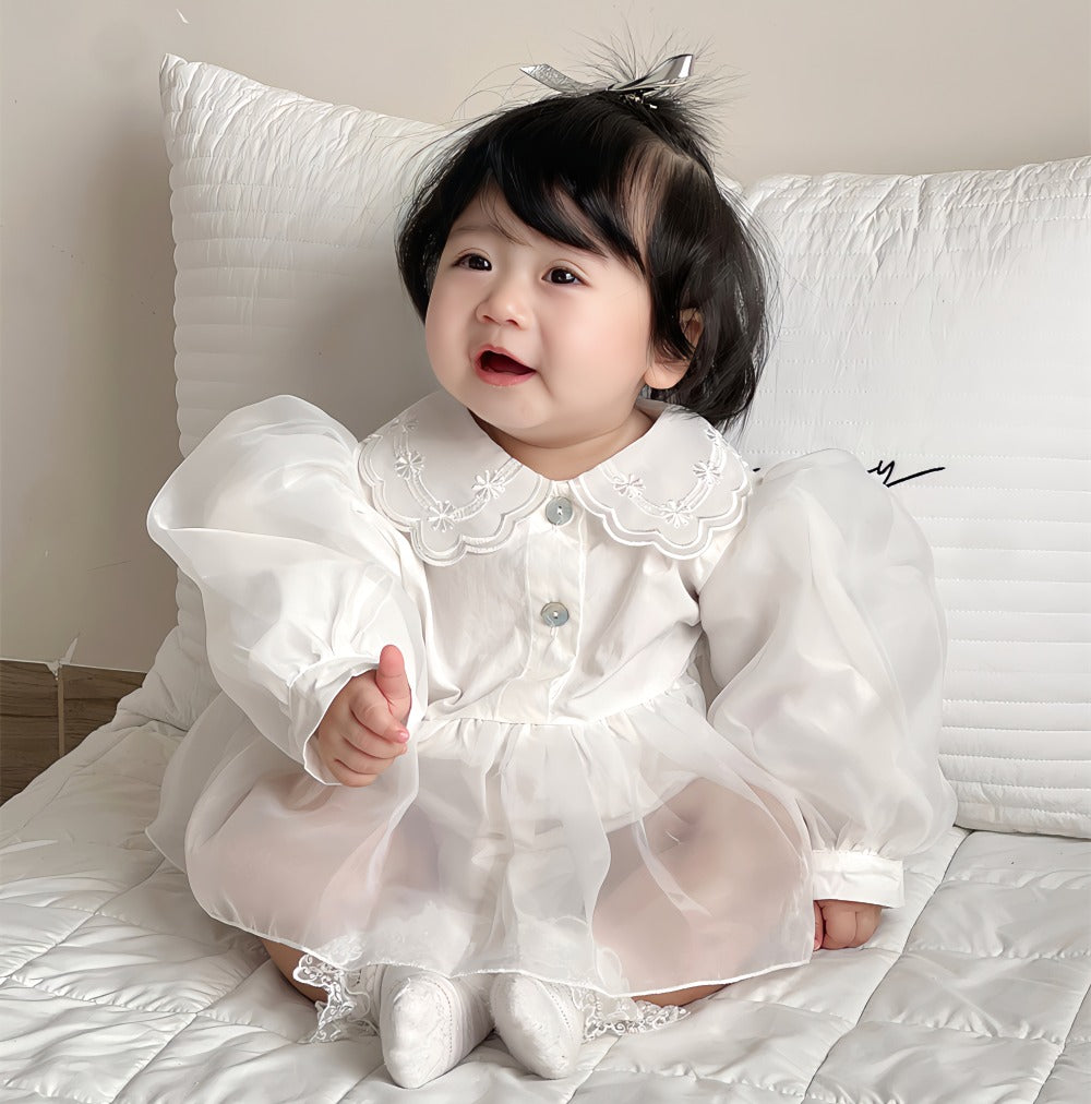 Elegant hvid baby body/kjole med puffede ærmer og broderet krave(0-18mdr.)