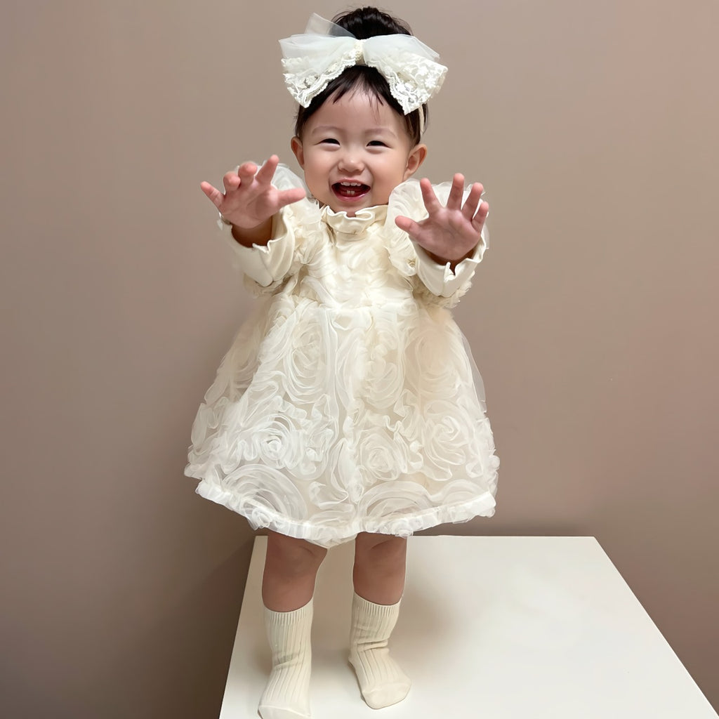 Elegant ivory blomsterkjole/body til baby med lange ærmer (0-18 mdr.)