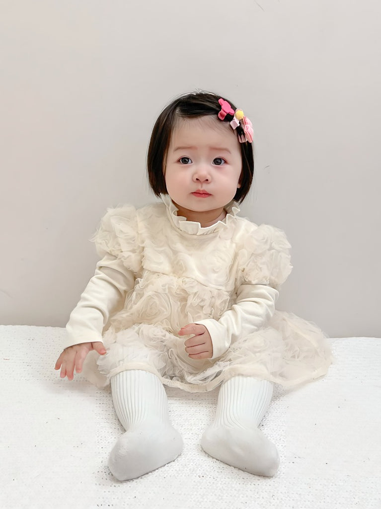 Elegant ivory blomsterkjole/body til baby med lange ærmer (0-18 mdr.)