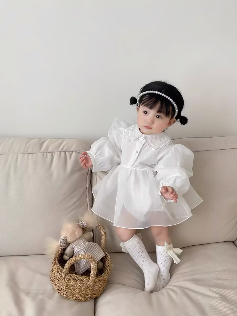 Elegant hvid baby body/kjole med puffede ærmer og broderet krave(0-18mdr.)