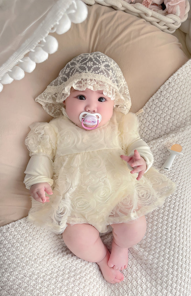Elegant ivory blomsterkjole/body til baby med lange ærmer (0-18 mdr.)