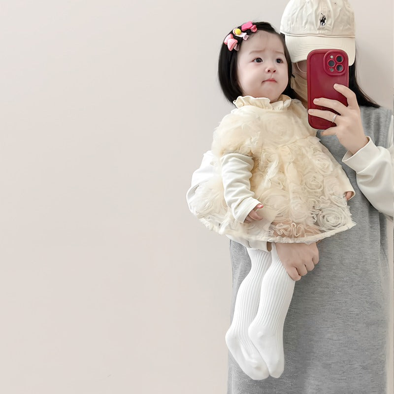 Elegant ivory blomsterkjole/body til baby med lange ærmer (0-18 mdr.)