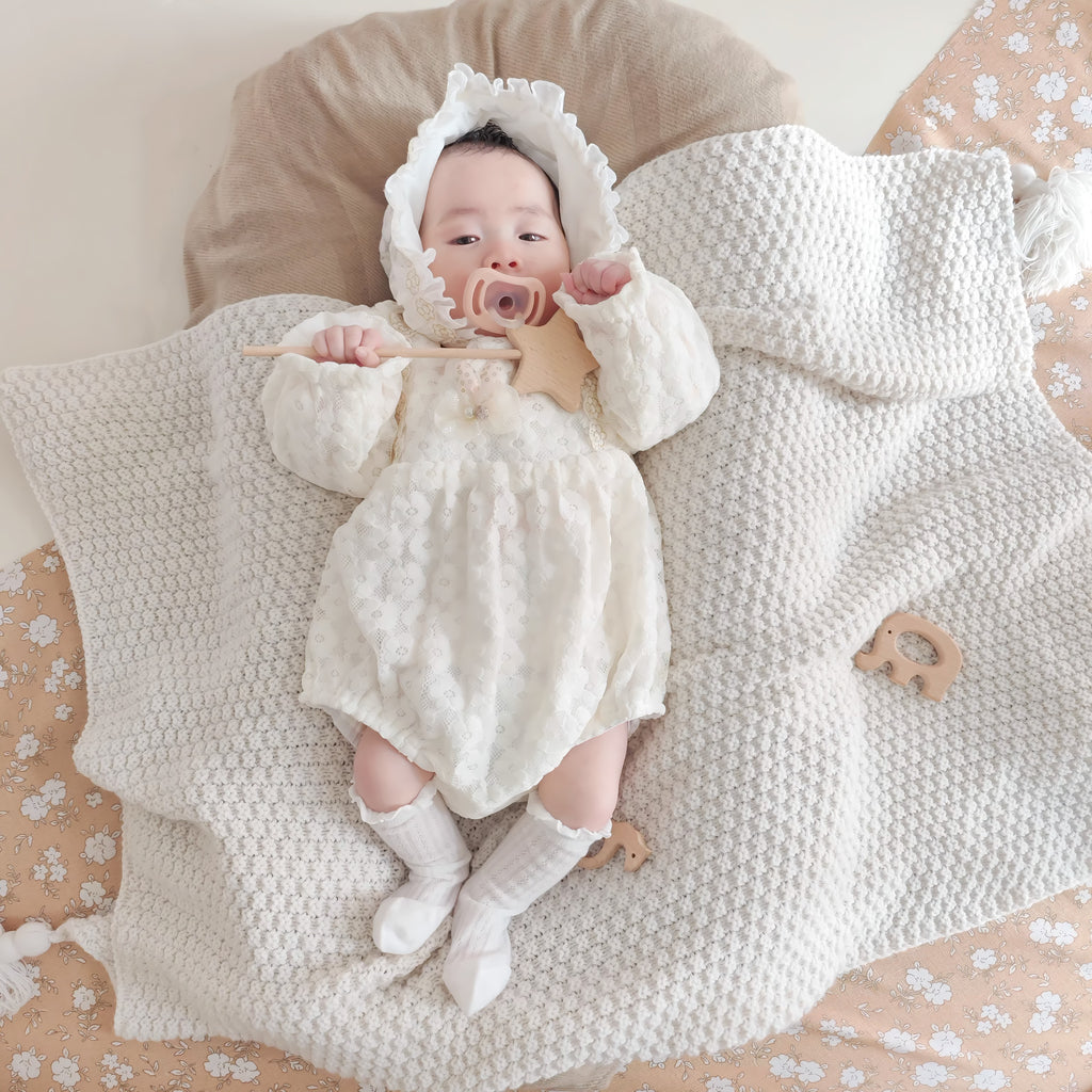 Smuk baby body med blonder og hatte(0-18 mdr.)