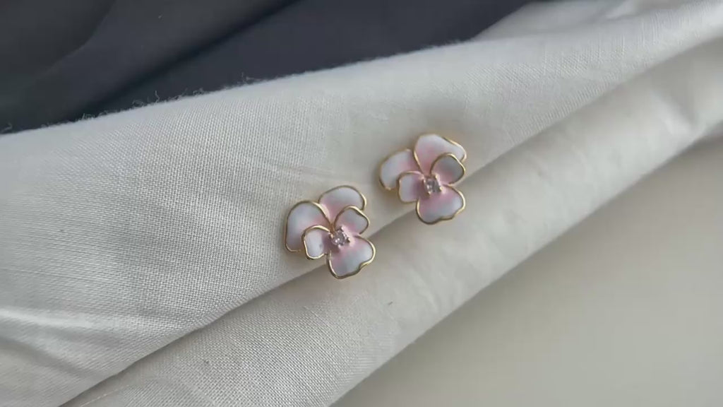 14K Forgyldte 925 Sterling Sølv Nåle Iris Blomster Øreringe med Gradueret Emalje – Elegant og Unikt Design