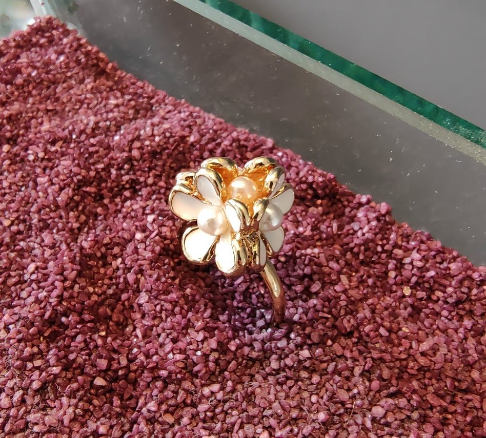 Guld belagt 3D marguerit ring - Lilla Villa