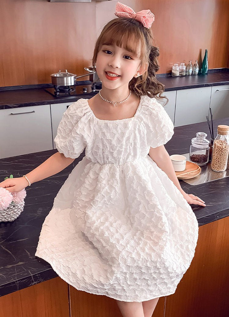 Hvid kjole med pufærmer til piger - Lilla Villa