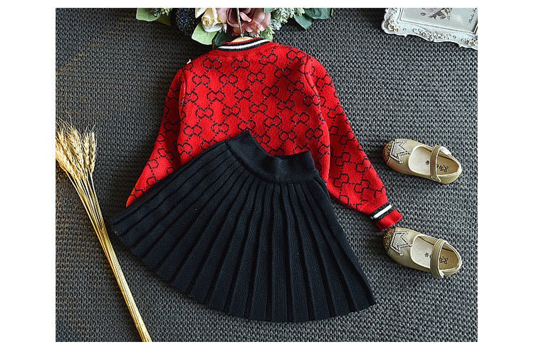 Todelt strik sæt til piger-rød strik med sort plisseret nederdel - Lilla Villa